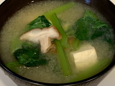 小松菜と豆腐と椎茸の味噌汁